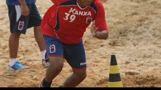 Imagem Ex-jogador do Paraná é queimado enquanto dormia pela esposa