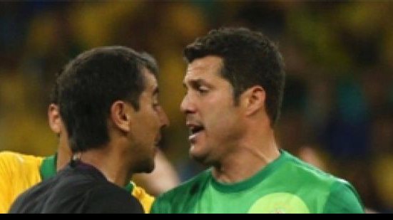 Imagem  Árbitro de Brasil e Itália admite erro na partida no segundo gol italiano