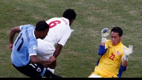 Imagem  Uruguai goleia o Taiti e enfrenta o Brasil na semifinal