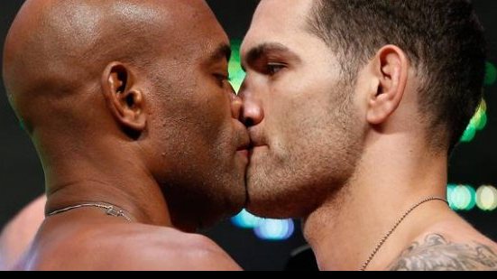 Imagem Com direito a &#039;beijinho&#039; em Weidman, Anderson bate o peso para o UFC 