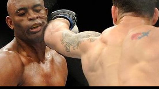 Imagem Weidman sobre A. Silva: "até quem estava de fora queria socá-lo"