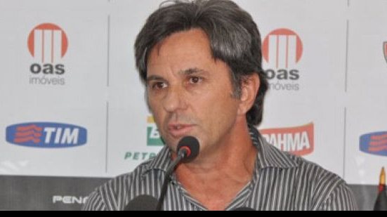 Imagem Caio Jr considera empate com Flu frustrante