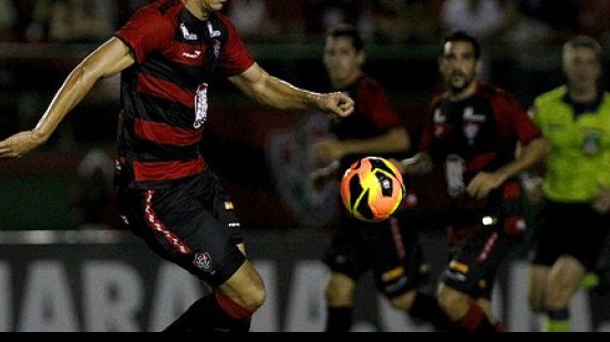 Imagem Atacante rescinde com o Vitória e vai defender clube da Série C