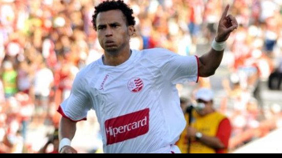 Imagem Jogador revelado no Vitória é contratado pelo ABC