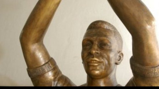 Imagem Estátua de Pelé retorna à Fonte Nova