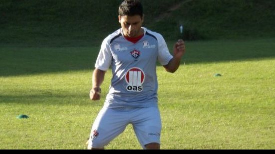 Imagem Com Maxi e Dinei, Vitória se reapresenta. Confira relacionados