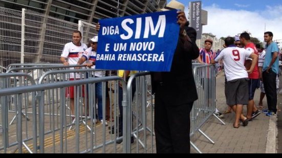 Imagem Assembleia do Bahia: portões da Arena são abertos. Torcedores começam a chegar
