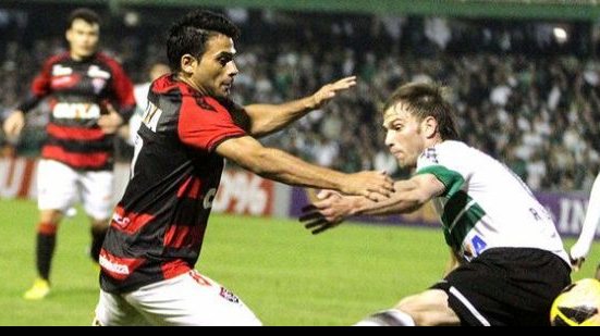 Imagem Vitória e Coritiba fazem jogo decisivo na Sul-Americana