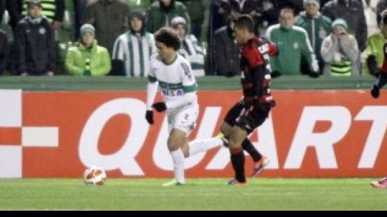 Imagem Nos pênaltis, Vitória para em Vanderlei e dá adeus à Copa Sul-Americana