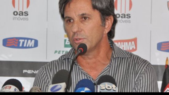Imagem Caio Jr exalta mando de campo e diz que não é fácil ganhar fora