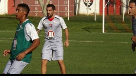 Imagem Caio Jr pode ter três ‘reforços’ para domingo