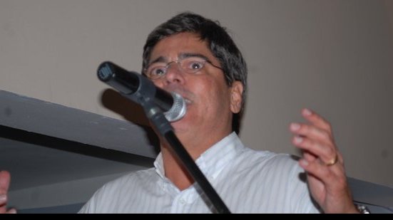 Imagem Carlos Falcão garante que novos reforços chegarão ao Vitória