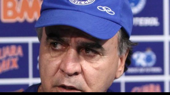 Imagem Marcelo Oliveira relaciona 23 atletas para duelo com o Bahia