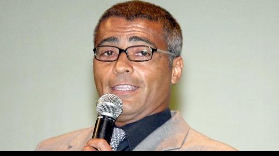 Imagem &quot;Chegou a hora dos responsáveis pagarem pelo que fazem”, brada Romário