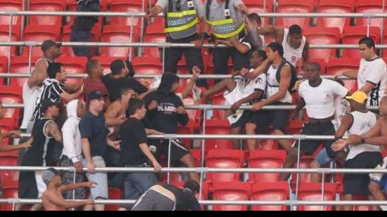 Imagem Vasco e Corinthians enfrentam dupla BAVI sem torcidas