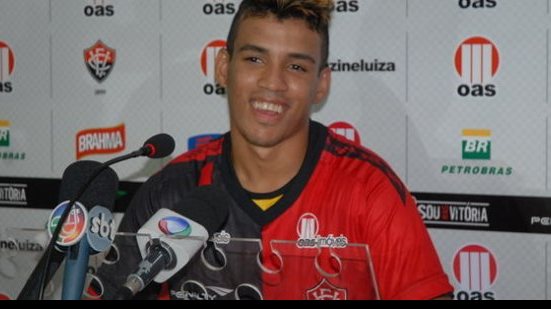 Imagem Vander sente o joelho e não enfrenta o Galo