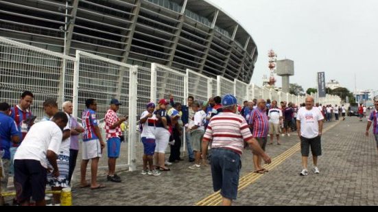 Imagem Sócios ainda fazem fila para retirar cédulas de votação