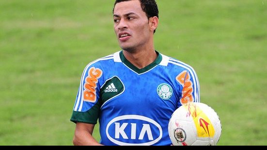 Imagem Especulado no Bahia, Léo Gago quer permanecer no Palmeiras