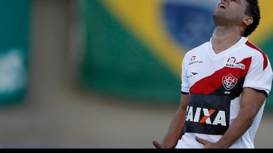 Imagem Dependência de Maxi faz Vitória despencar na tabela do Brasileiro