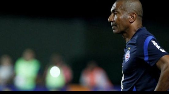 Imagem Da parte de baixo da tabela, Bahia é o único que não trocou de técnico