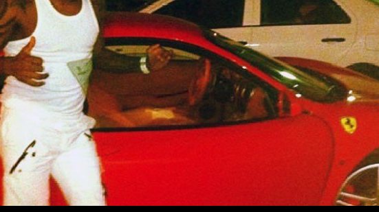 Imagem Jobson ganha Ferrari do presidente do Al-Ittihad