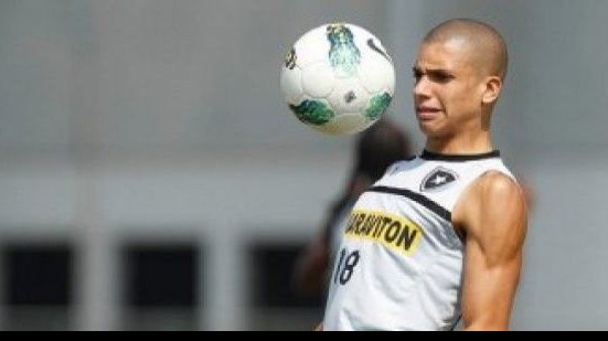 Imagem  Zagueiro volta ao Botafogo contra o Bahia