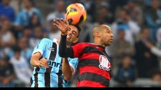 Imagem  Na briga para se aproximar do g-4, Vitória recebe o Grêmio