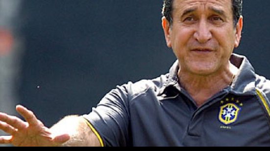 Imagem Parreira diz que Brasil irá se preparar para Copa antes do previsto