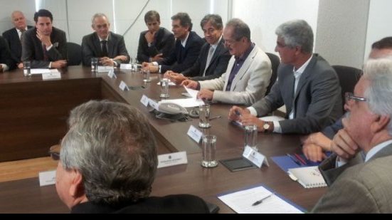 Imagem Schmidt visita presidente da Caixa em busca de patrocínio