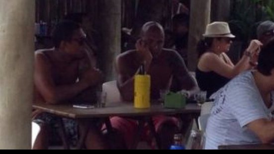 Imagem Enquanto Bahia segue concentrado, Souza é flagrado em bar