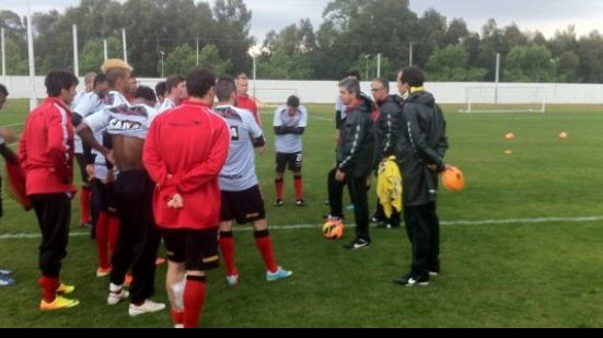 Imagem Ney Franco não definiu equipe que enfrenta o Furacão