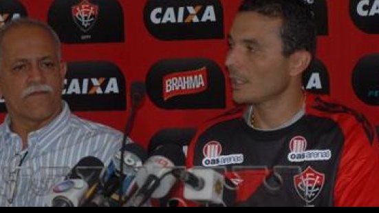 Imagem Vitória rescinde contrato de Camacho