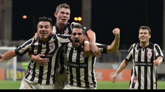 Imagem Vitória vence o Goiás na Arena e faz a festa com a torcida