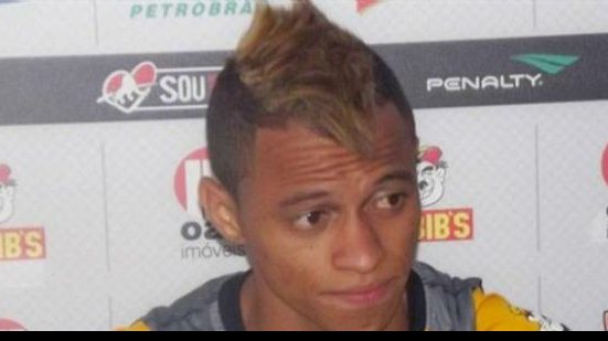 Imagem William Henrique agradece bom momento ao técnico Ney Franco