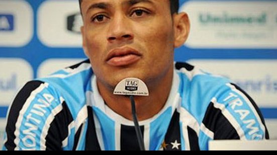Imagem  Grêmio veta transferência de meia para o Vitória