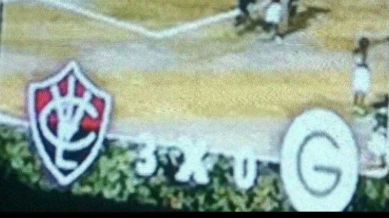 Imagem Gafe do escudo: torcedor do Vitória quer R$ 20 mil da Arena