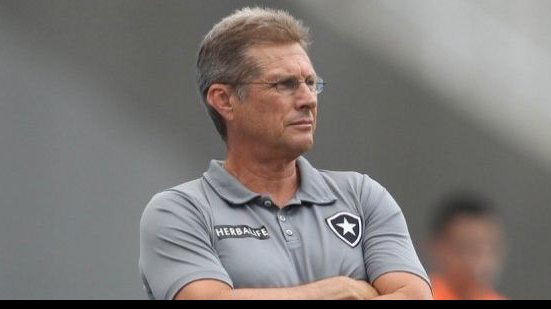 Imagem Treinador recebe alta, mas não comandará time contra o Náutico