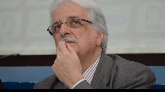 Imagem Fernando Schmidt dá “freio de arrumação” no Bahia