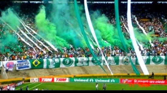 Imagem Torcedor com camisa do Goiás paga meia contra o Bahia