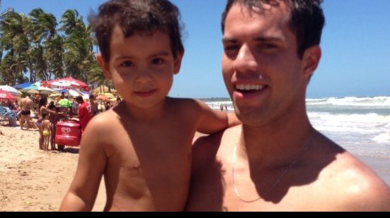 Imagem Suspenso, Marcelo Lomba curte praia com familiares