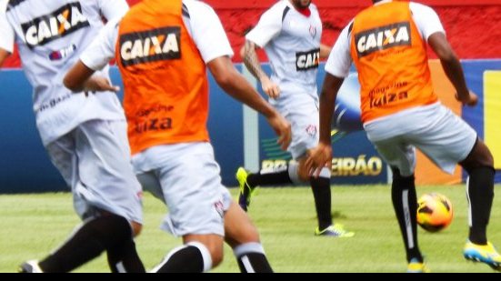 Imagem Com gringo de volta, Leão divulga relacionados