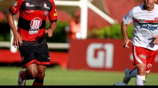 Imagem Goleador do Vitória, Dinei dedica boa fase aos companheiros 
