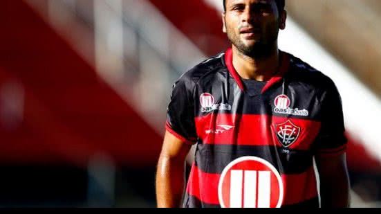 Imagem Palmeiras tem interesse em Maxi, mas Vitória quer renovar