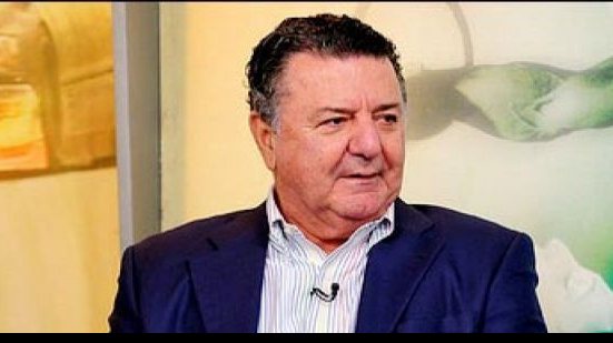 Imagem  Arnaldo César Coelho reclama de viagem pela madrugada para árbitros