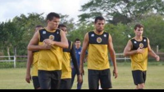 Imagem Barbosinha comemora campanha do Feira de Santana na Copa Governador