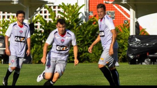 Imagem Sem Marquinhos, Vitória treina de olho no Flu