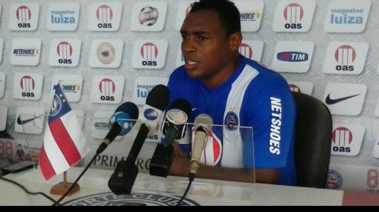 Imagem Obina implora que torcida jogue com time e deixe mágoa de lado