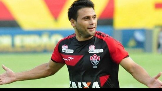 Imagem Maxi reforça desejo de ficar no Vitória: &quot;só falta que me chamem&quot;