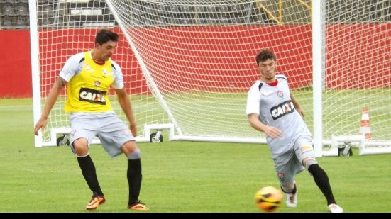 Imagem Com volta de Coruja e Marcelo, Vitória treina de olho no Timão