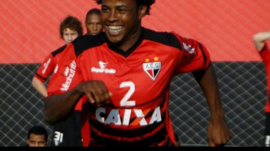 Imagem Ex-atacante do Bahia comemora vitória do Atlético-GO
